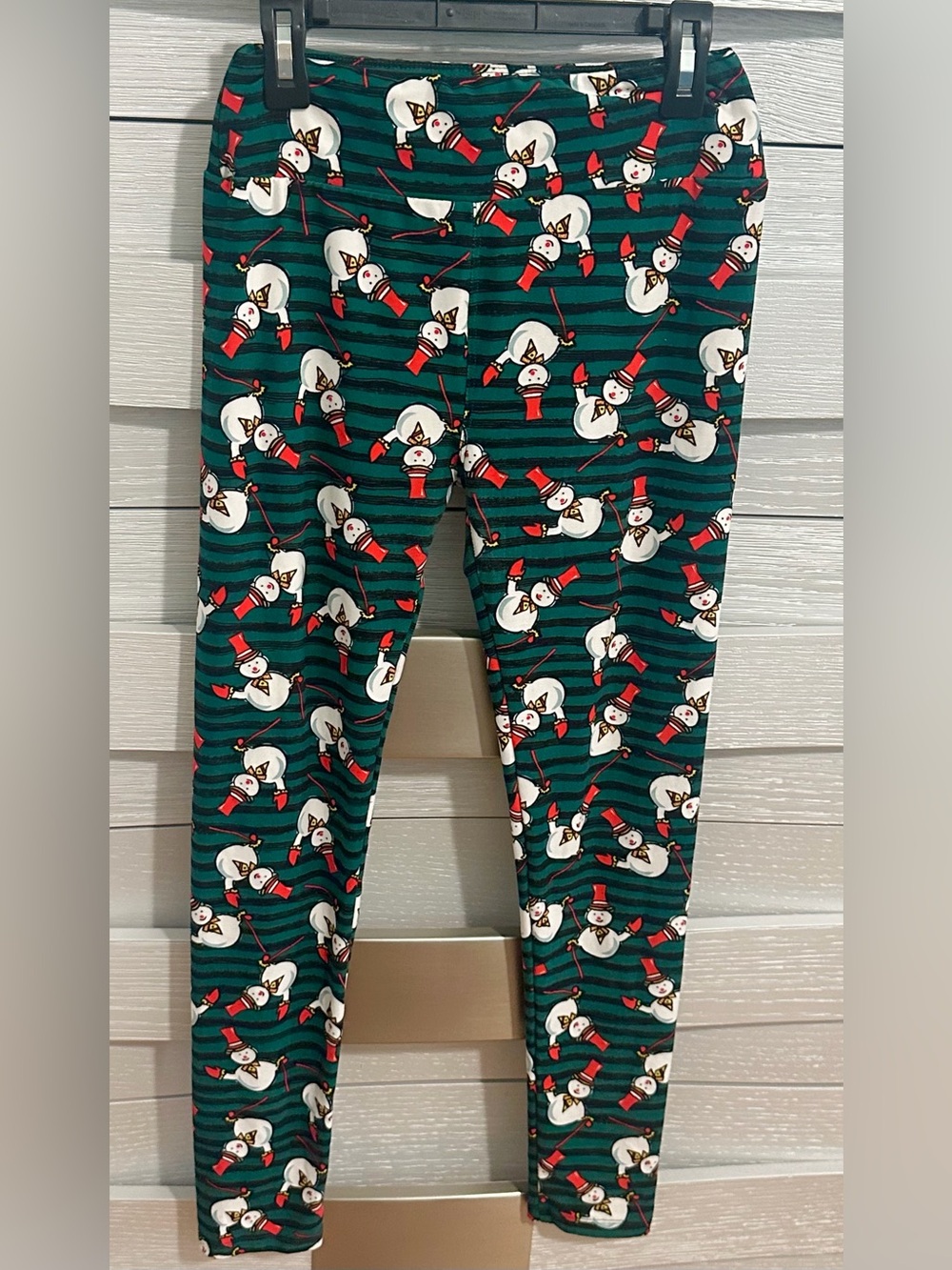 Lularoe Green Striped Cute Snowman Print Leggings